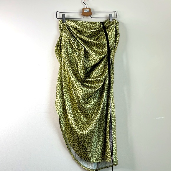 Pretty little thing skirt n long sleeve top set, green giraffe print - Picture 2 of 6